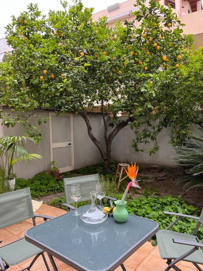 Tangerine Tree House Apartment Cagliari Bagian luar foto