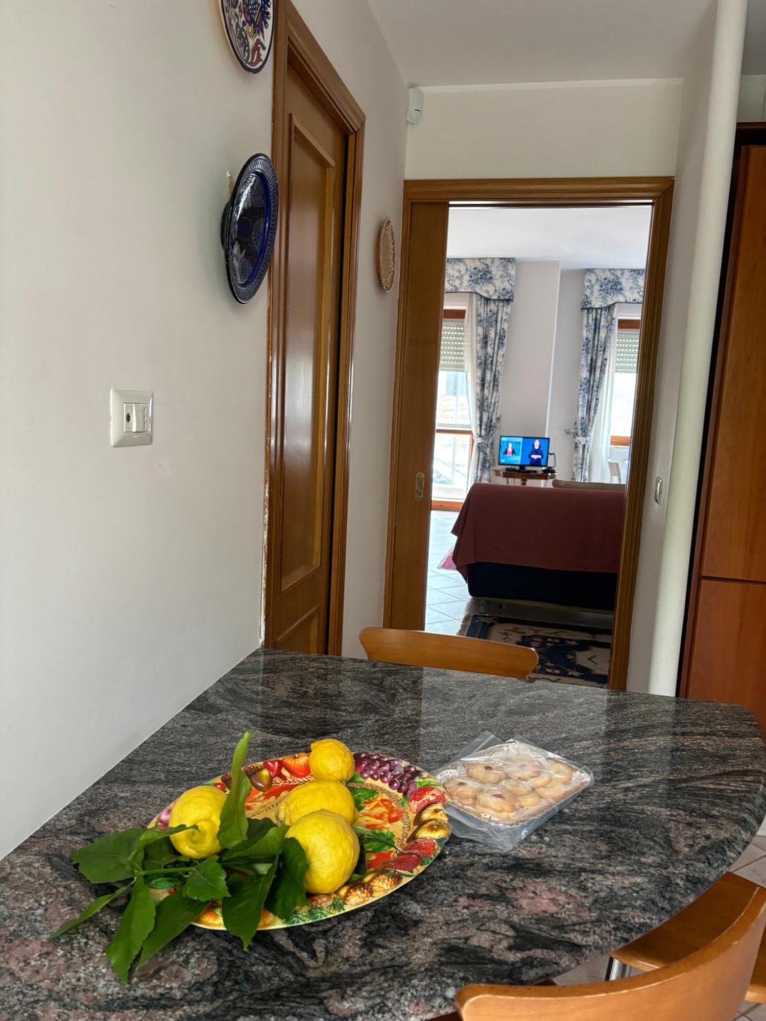 Tangerine Tree House Apartment Cagliari Bagian luar foto