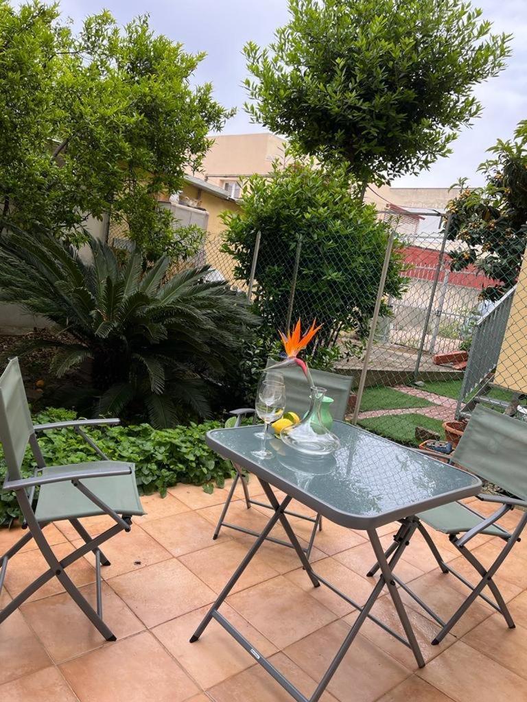 Tangerine Tree House Apartment Cagliari Bagian luar foto