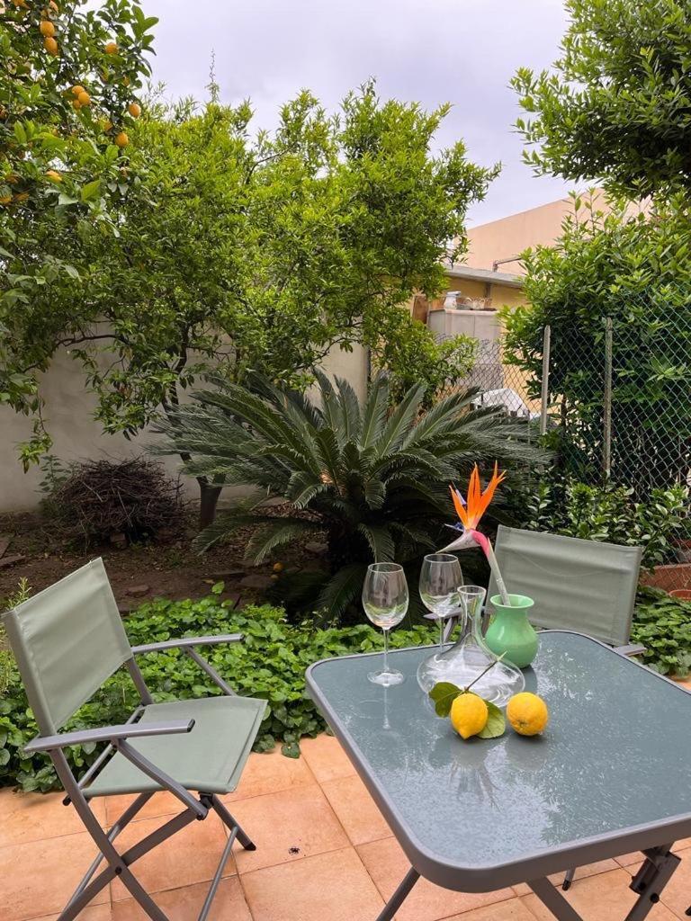 Tangerine Tree House Apartment Cagliari Bagian luar foto